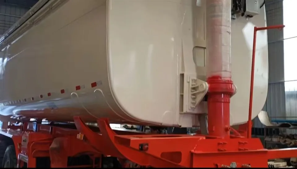 Полуприколица са задњим кипером