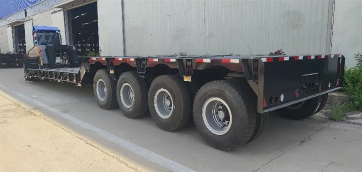 Четворосовинска транспортна полуприколица ниска шасија